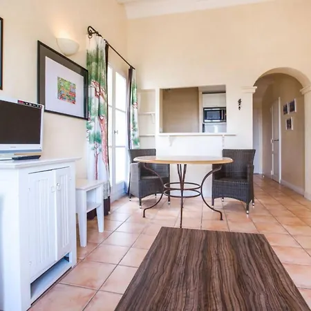 Les Bastides Aux Restanques Du Golfe De St-tropez - Maeva * 格里莫